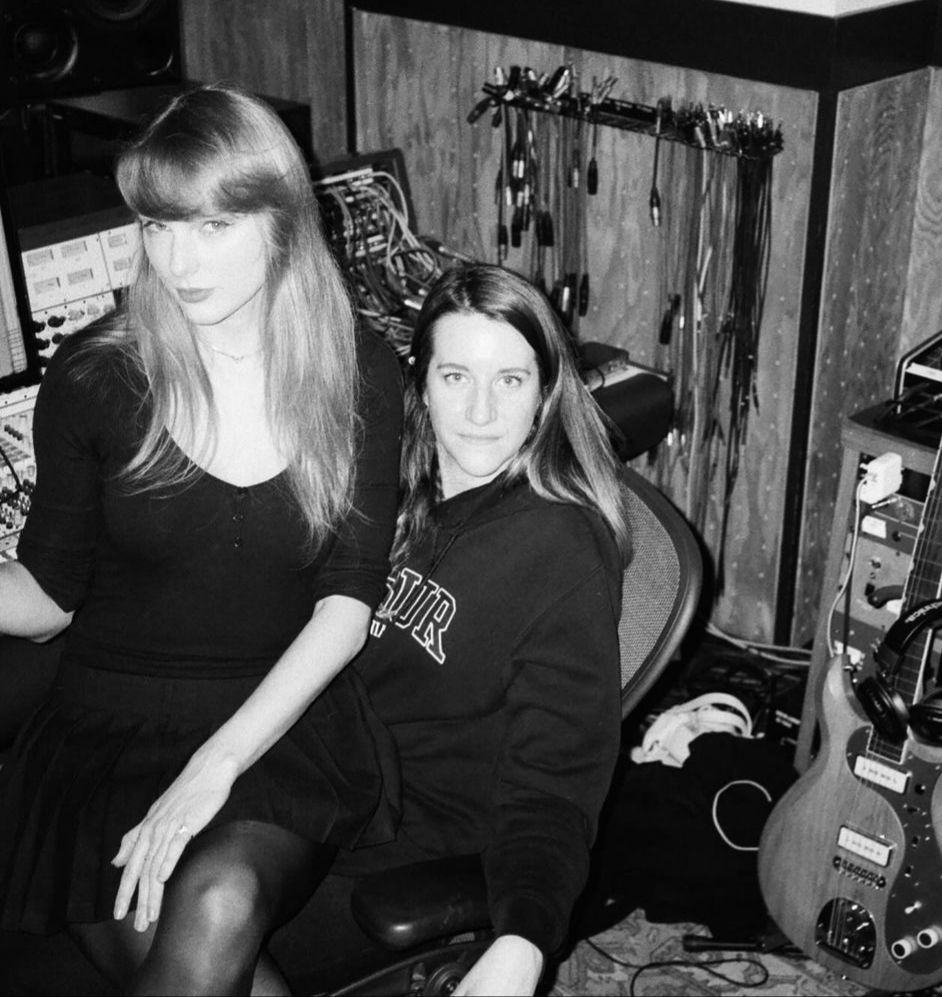 【Pics】泰勒丝出席Laura Sisk婚礼TaylorSwift