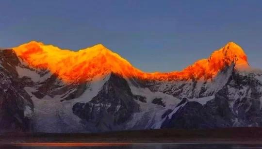 带你走近“油版画”的风采
希夏邦马环线是国内顶级的徒步路线，被誉为“身体在地狱，