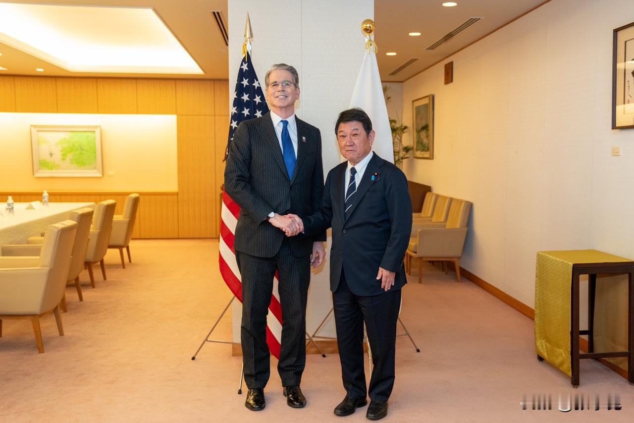 美国财长贝森特今天发文说：“在与日本外相茂木敏充大臣的会谈中，我对日本展现出的经