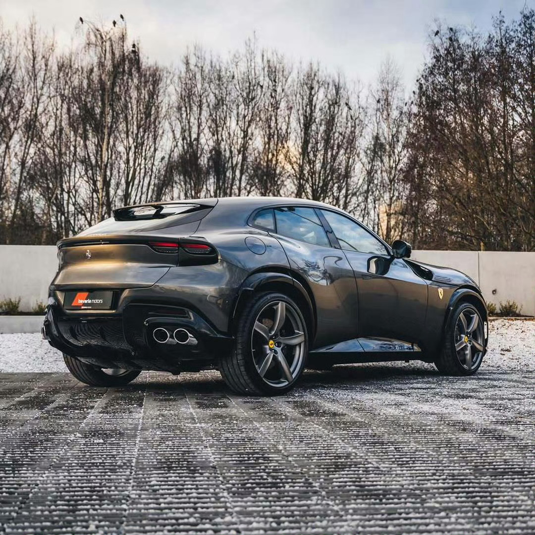 法拉利 Purosangue 