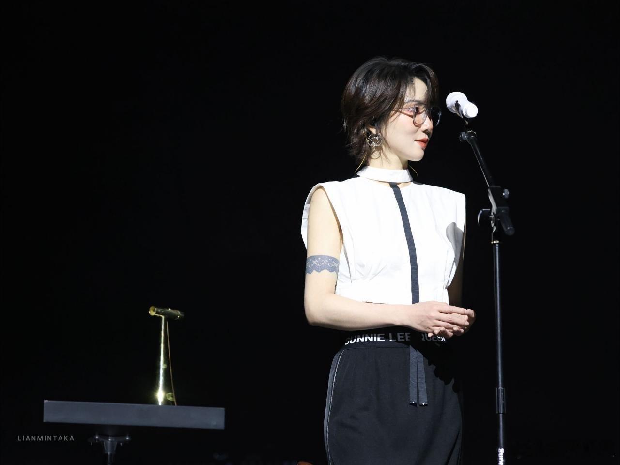 刘忻真的不能和赵梦认识，主唱、吉他、贝斯、鼓，退一万步说，你们四个真的不能组个乐
