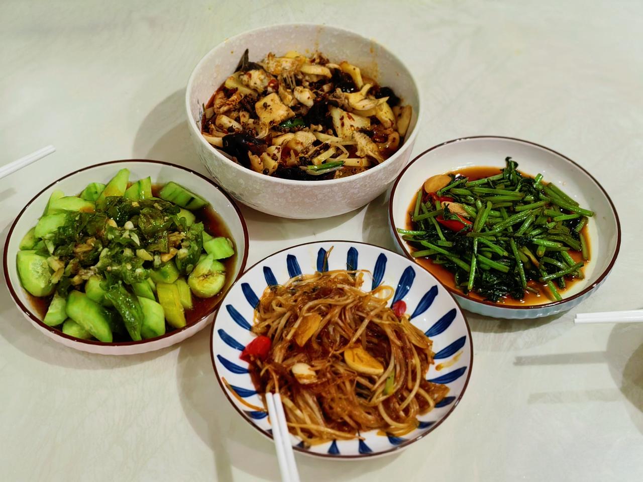 吃乎，肥也；
不吃，馋也。

横竖都是要胖，
不如先吃了再说。
​

记录我的一