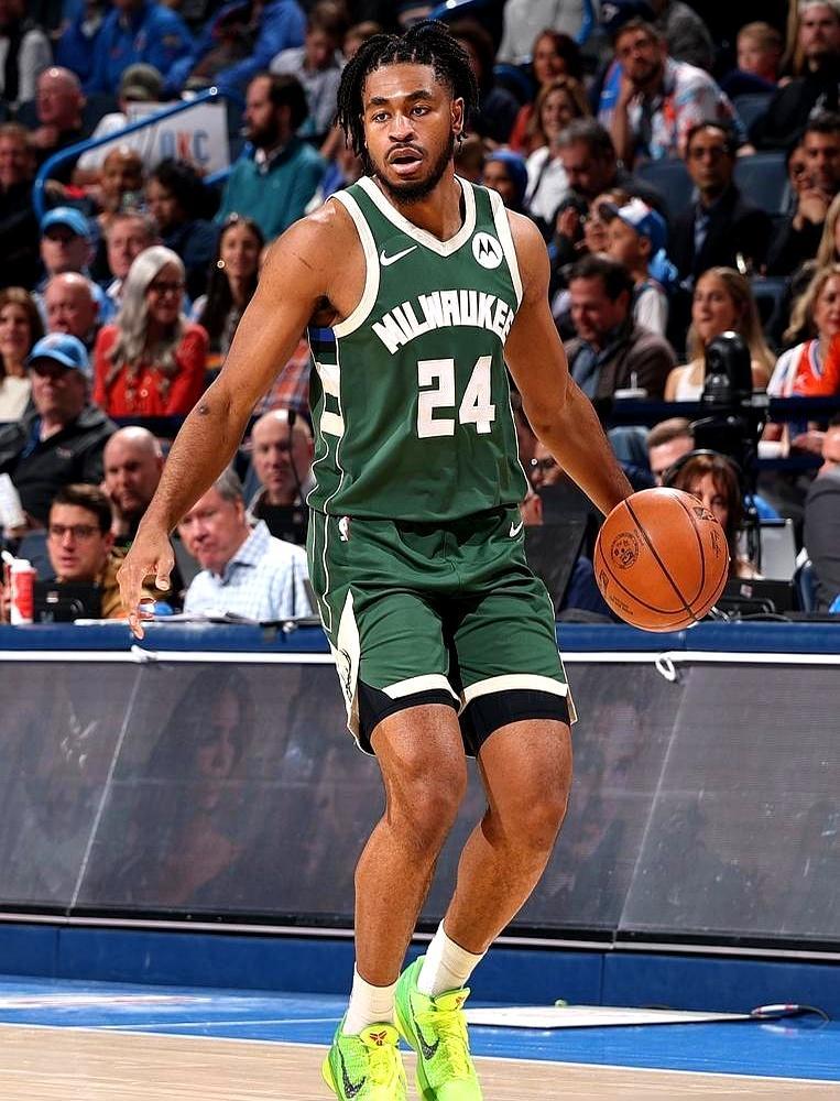 单场轰下41分的得分手，在NBA可能只配拿90万的底薪。
 
卡姆托马斯在篮网场