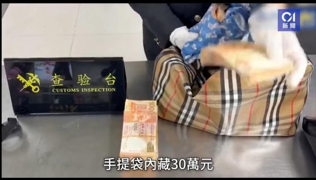 过关走太快，一定有古怪。近日，香港一黑衣女子在通过罗湖口岸时，只见她身穿羽绒大衣