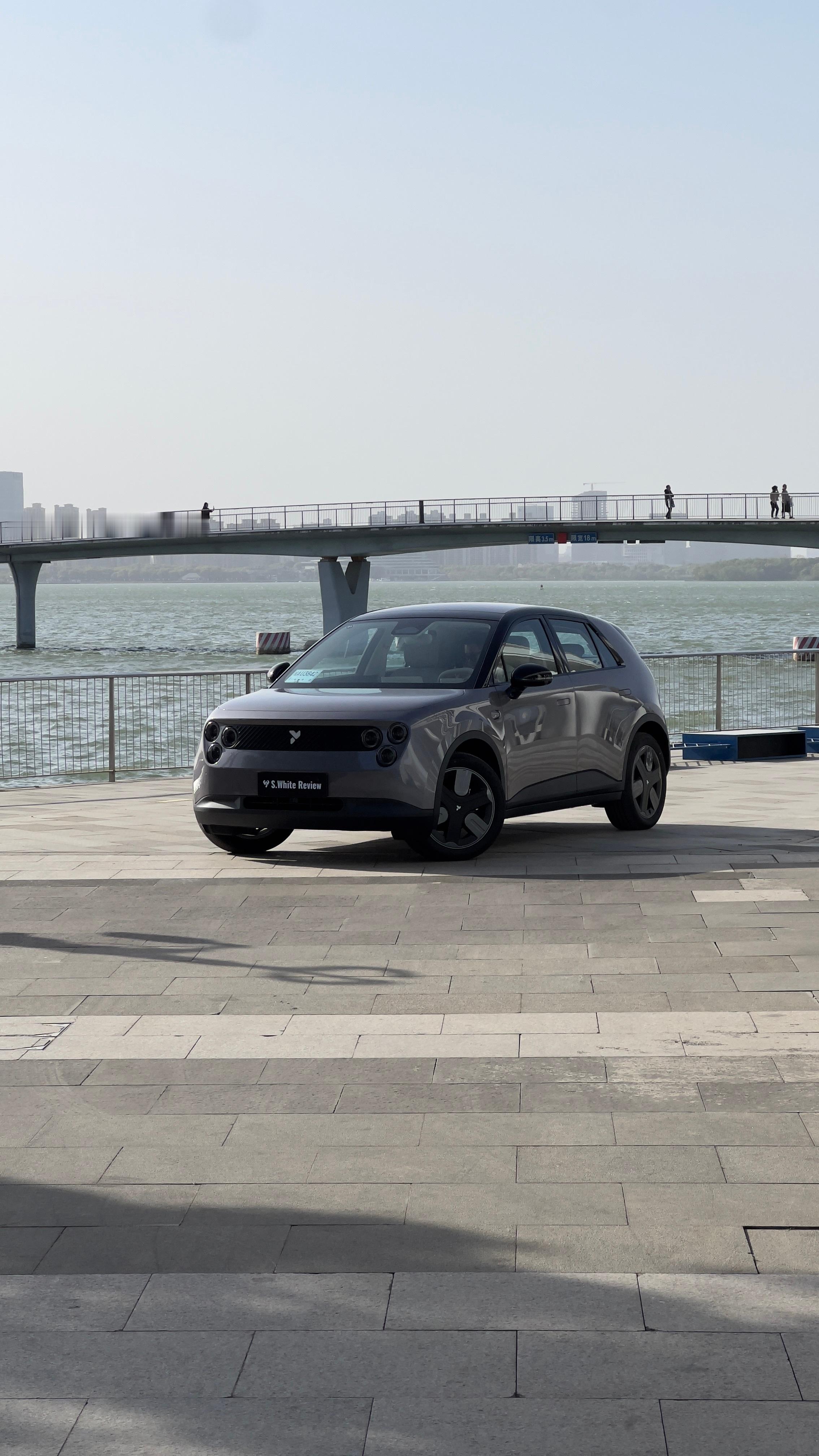 定了一辆萤火虫试驾那会就挺喜欢的内饰很有设计感底盘表现也不错直接秒杀我的Gk5蔚