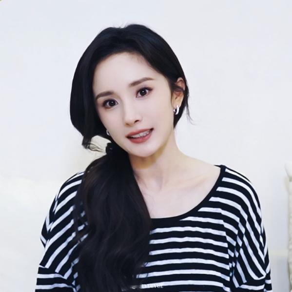 #杨幂# 这是我的妈咪你们不许抢[委屈] ​​​