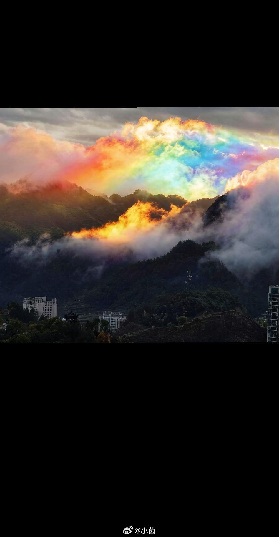 小菌 早安朋友们遇见油画般的七彩祥云，这好运肯定是要分享给你 