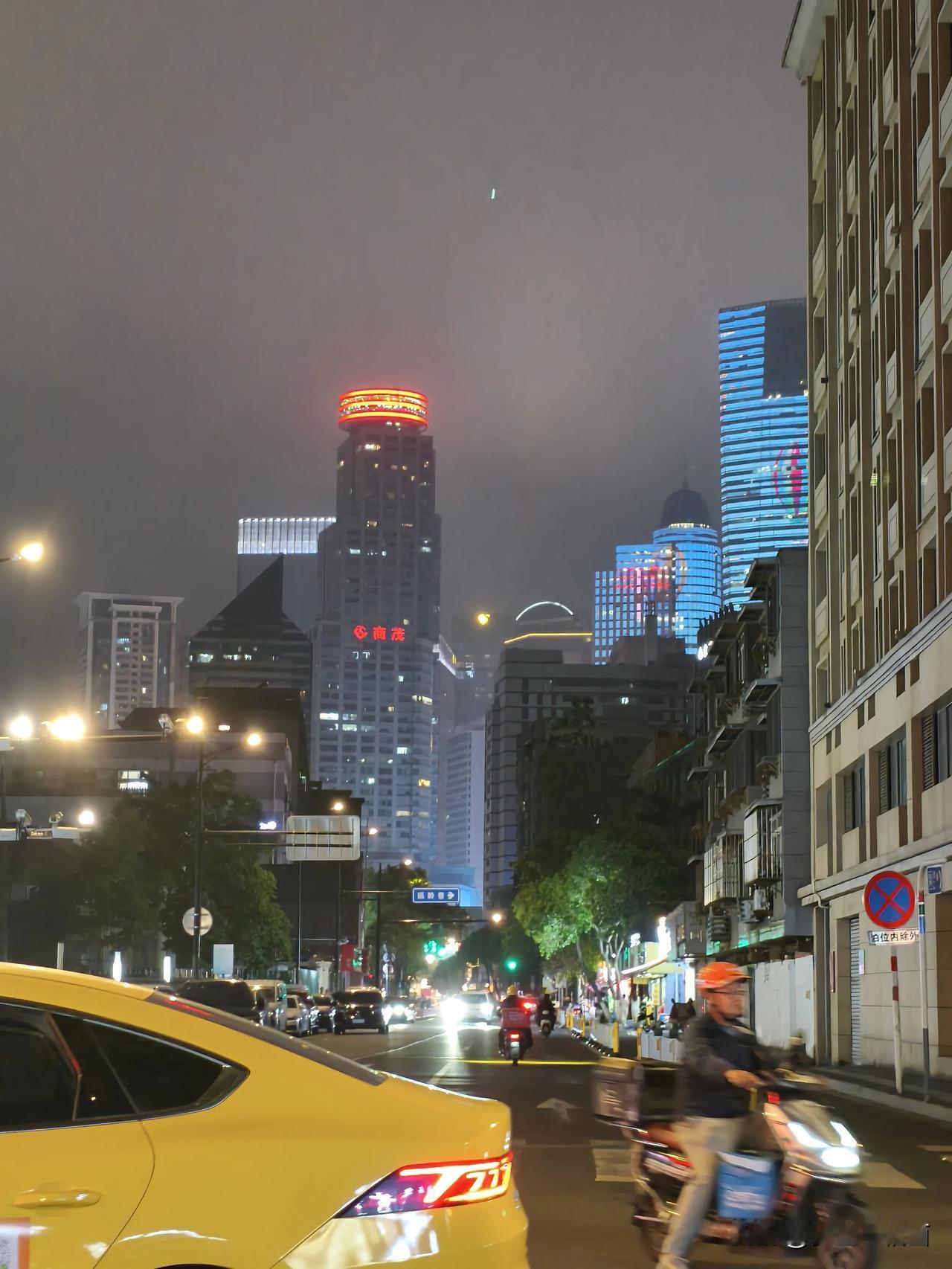 分享一张你随手拍的街景这里是南京大行宫最美丽的夜景，每次路过此地都要停留一会欣赏