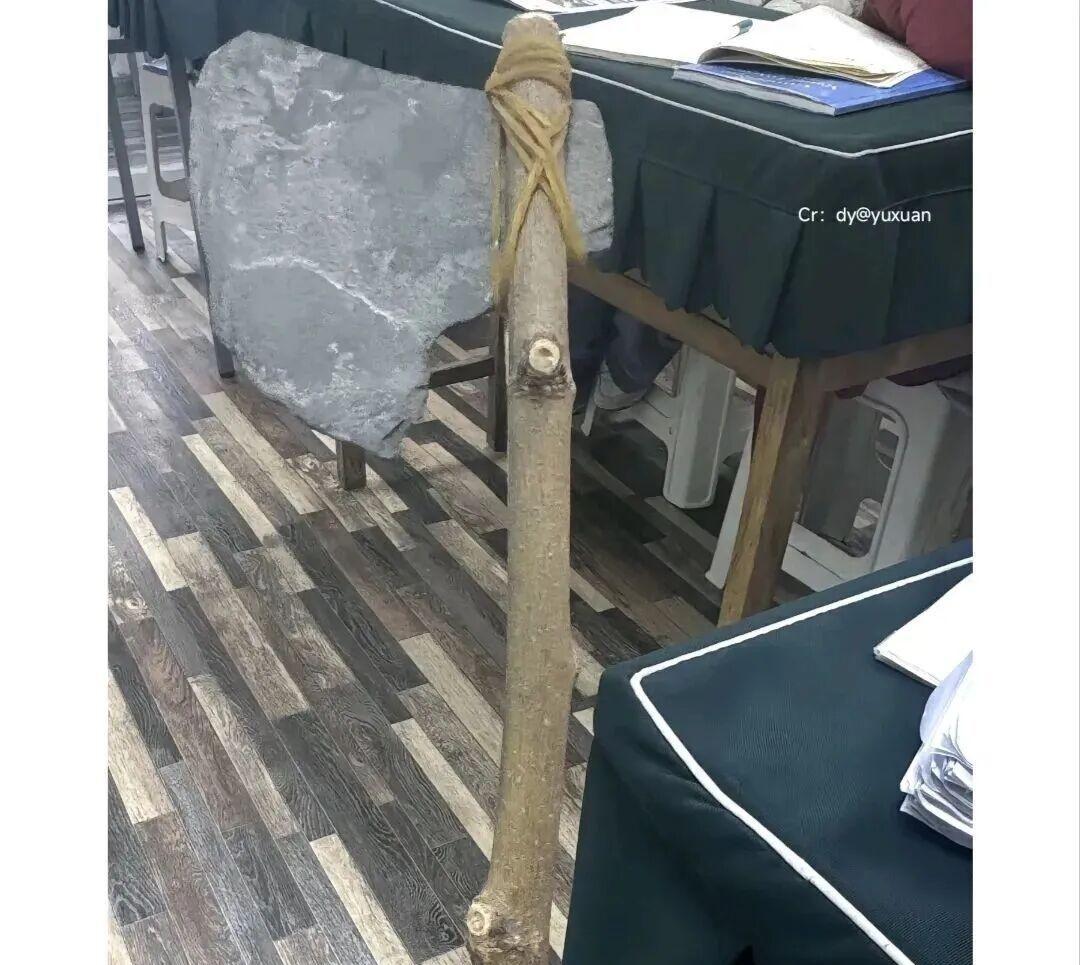 周一(3.23)的走势真漂亮，量化完全主导市场，一路过关斩将，所向披靡。
晚上的