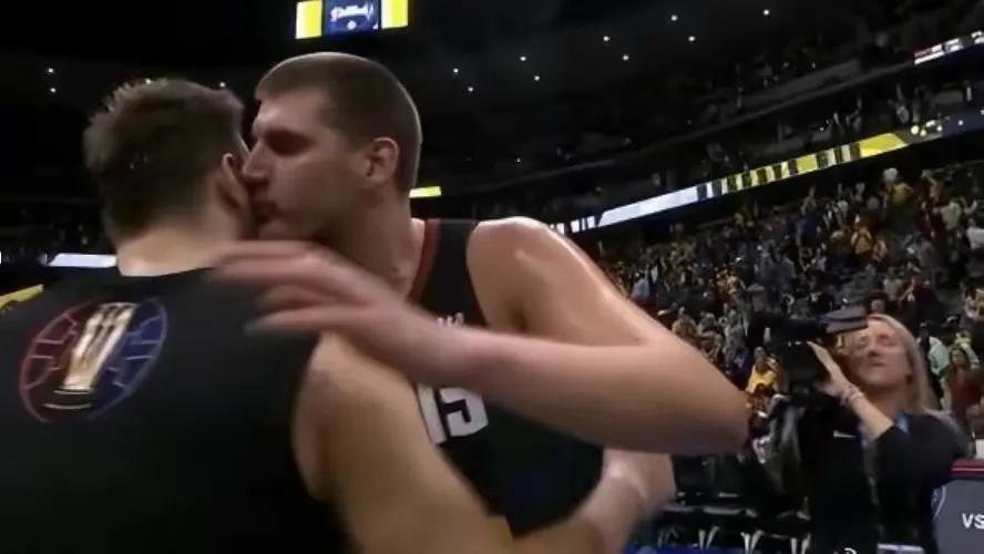 力挺！约基奇：东契奇百分百配得上今年的MVP！
众所周知，当今联盟的两位欧洲巨星