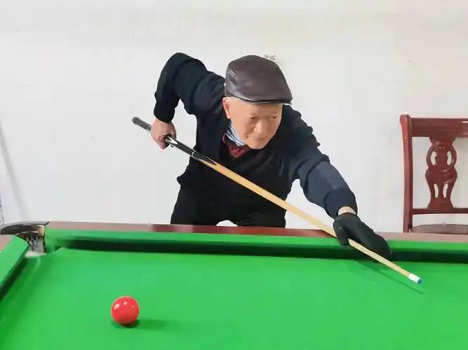 标题：连输半月，我与麻将馆彻底“拜拜”！
戒赌两年，如今这日子过得那叫一个舒坦。