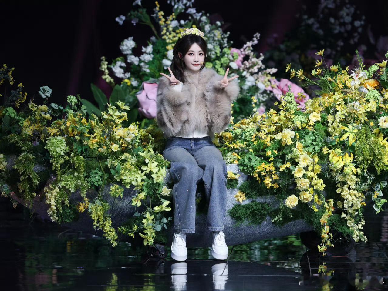 祝绪丹这段完播率100%迎春花成精这个形容太准，以后每年春天都会想起她，这一身真