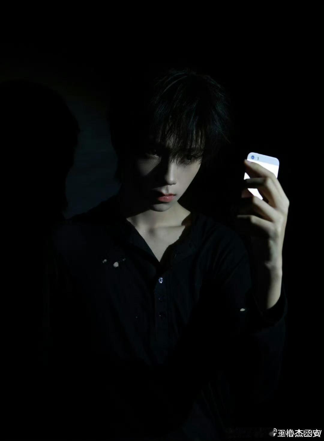 王橹杰穆祉丞都有5s王橹杰穆祉丞同款拍照手机谁能懂王橹杰穆祉丞都买了5s连拍照手
