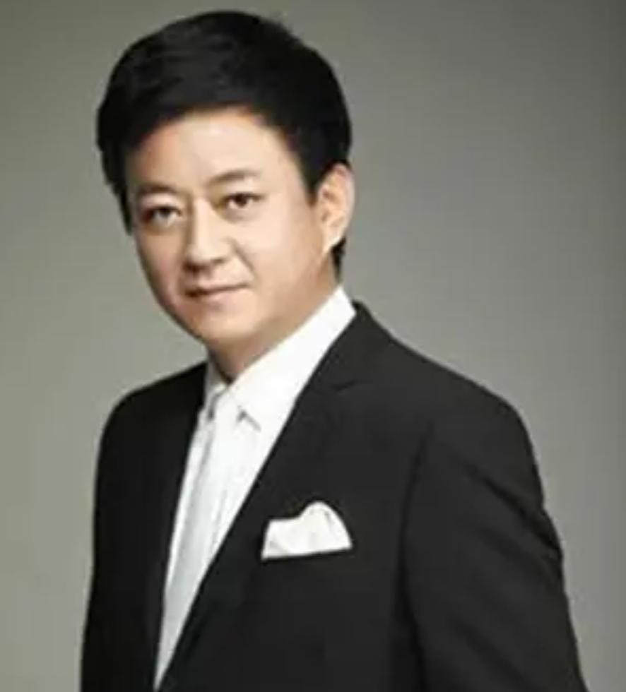 朱军夫妇现身北大，已不再年轻，4年冤屈：赢了官司，却输了一切娱乐 明星