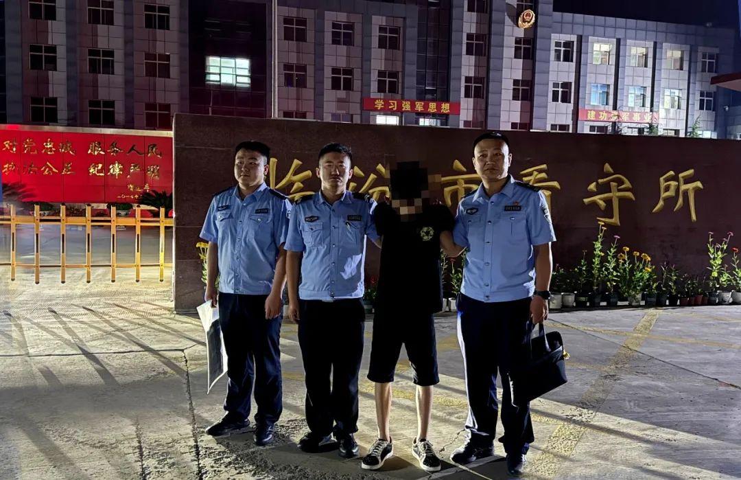 在户外篮球场跟朋友打打篮球打完球后发现~~手！机！丢！了！近日，临汾市公安局直属
