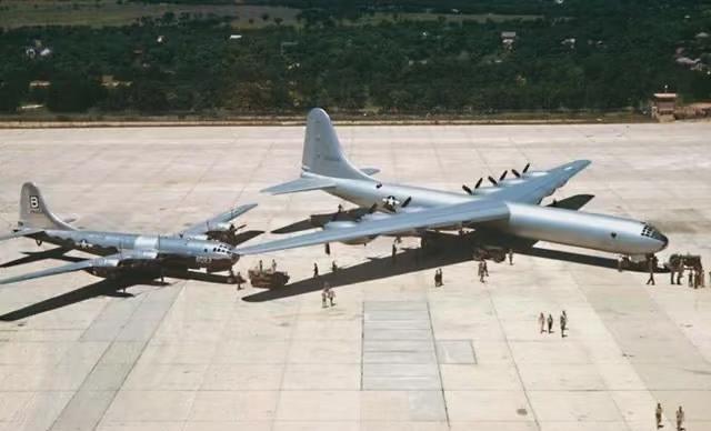 二战时期最大的轰炸机——波音B-29超级堡垒轰炸机，与其后继机型康维尔B-36和