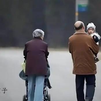 一种“新式带娃”兴起，老人不累，子女感恩，婆媳愉快，家庭和睦

 别急着夸，这可