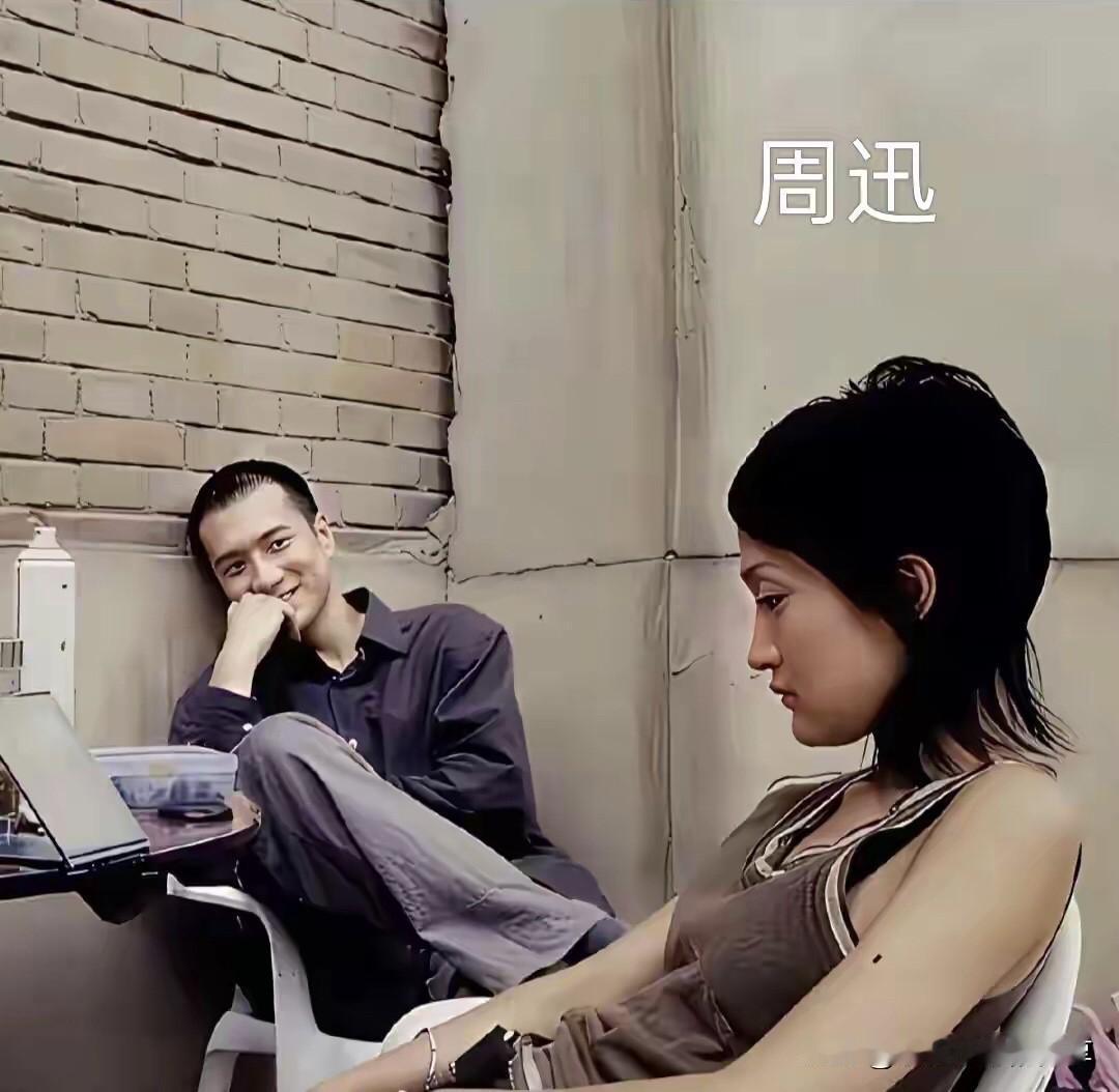 周迅年轻的时候五官精致完美、气质知性优雅，那时候好年轻，清纯如少女，颜值上确实不