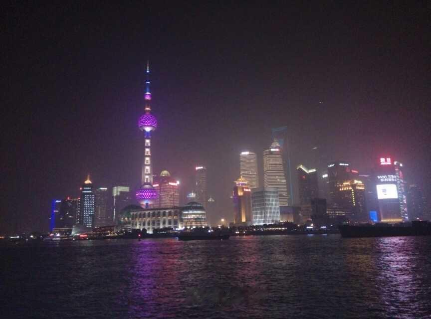 十年一晃，外滩依旧，陆家嘴的灯火仍惊艳时光。夜上海外滩风景 浦东南路陆家嘴
