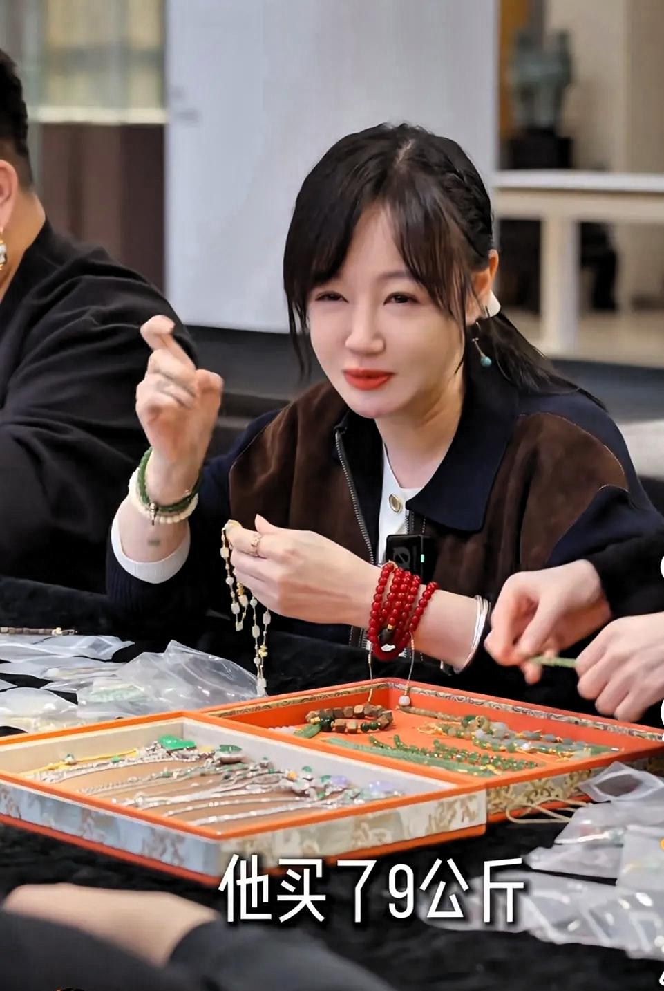 薛佳凝真是太有远见了！
她居然攒了那么多的黄金！

早在2013年金价300多元