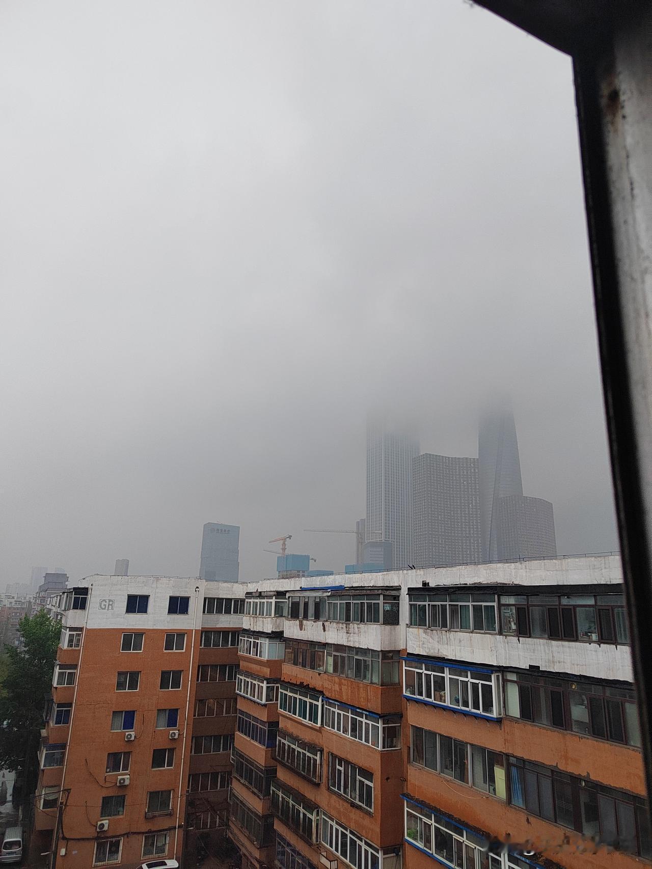 沈阳从昨天晚上一直下雨，现在还没停
