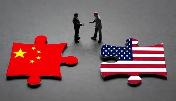 如果有一天美国经济突然崩盘，中国的处境也会跟着受影响。东南沿海不少专门给美国供货