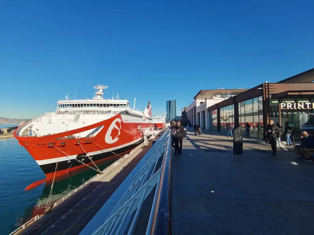 法国马赛随拍
春日生活打卡季
分享一张你拍的清晨阳光 新疆的特产沙尘暴你见过吗 