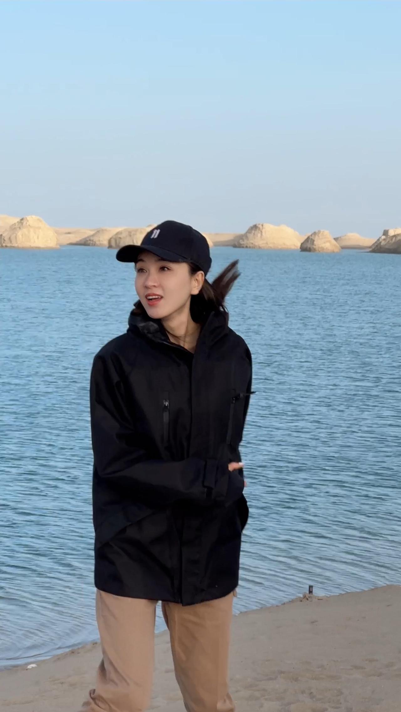 当然不能少了乌素特水上雅丹
这是第三次来了，变化巨大：一个是多了星空营地、另一个