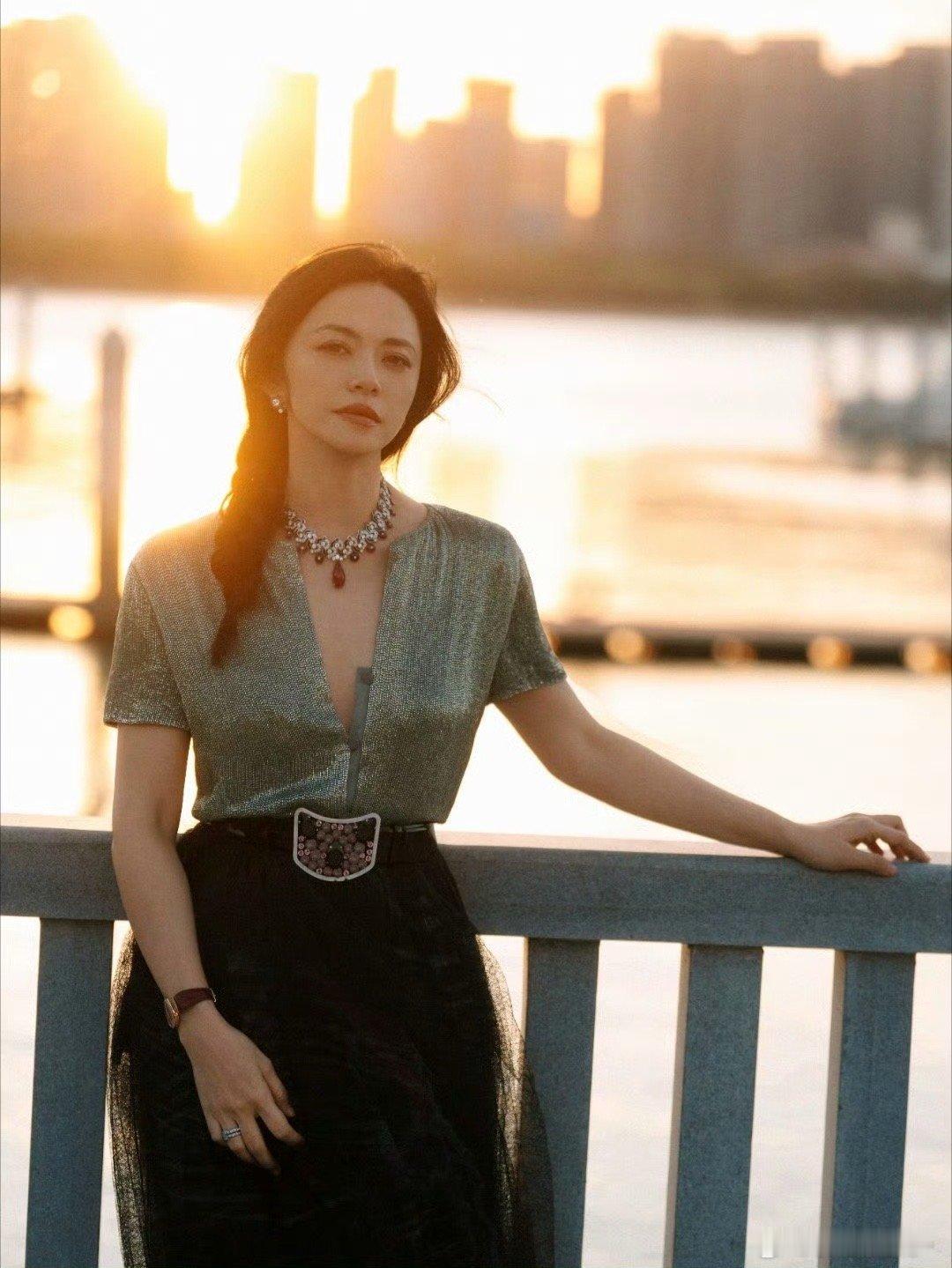 姚晨这次发型很好看 ，请出辫子教程！！！美丽！！！ 