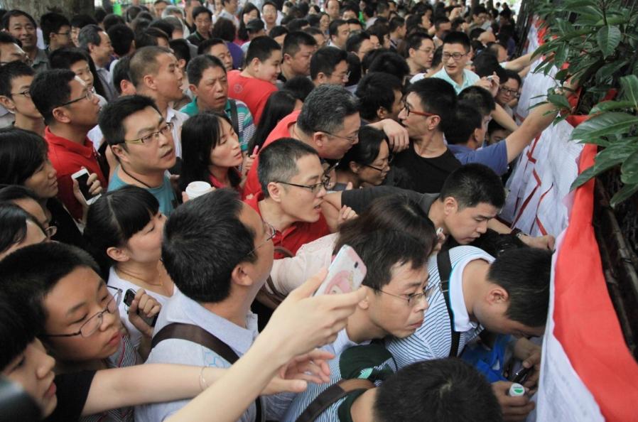 终于有专家把话说到明面上了！金灿荣教授公开发声：人口问题，真拖不起了。
 
他说