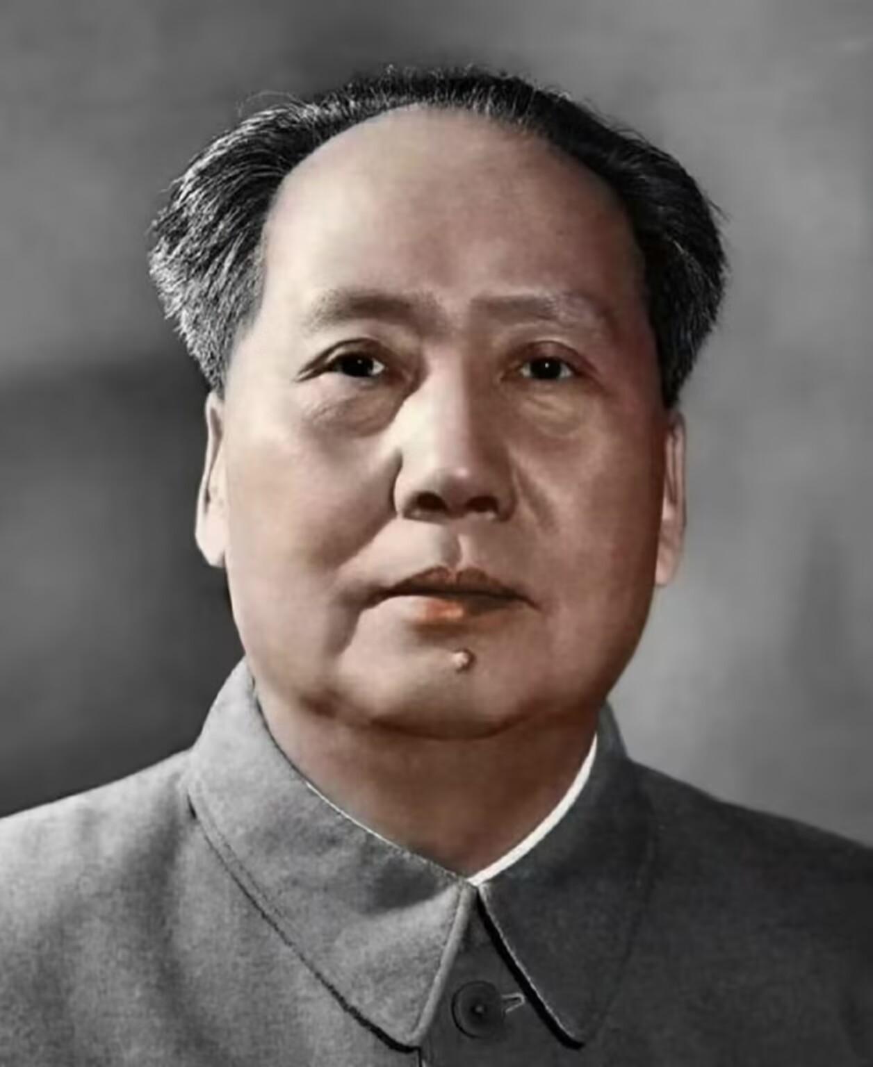 12月26日，缅怀毛主席！
是您带领中国人民站了起来，让山河焕新、乾坤再造。如今