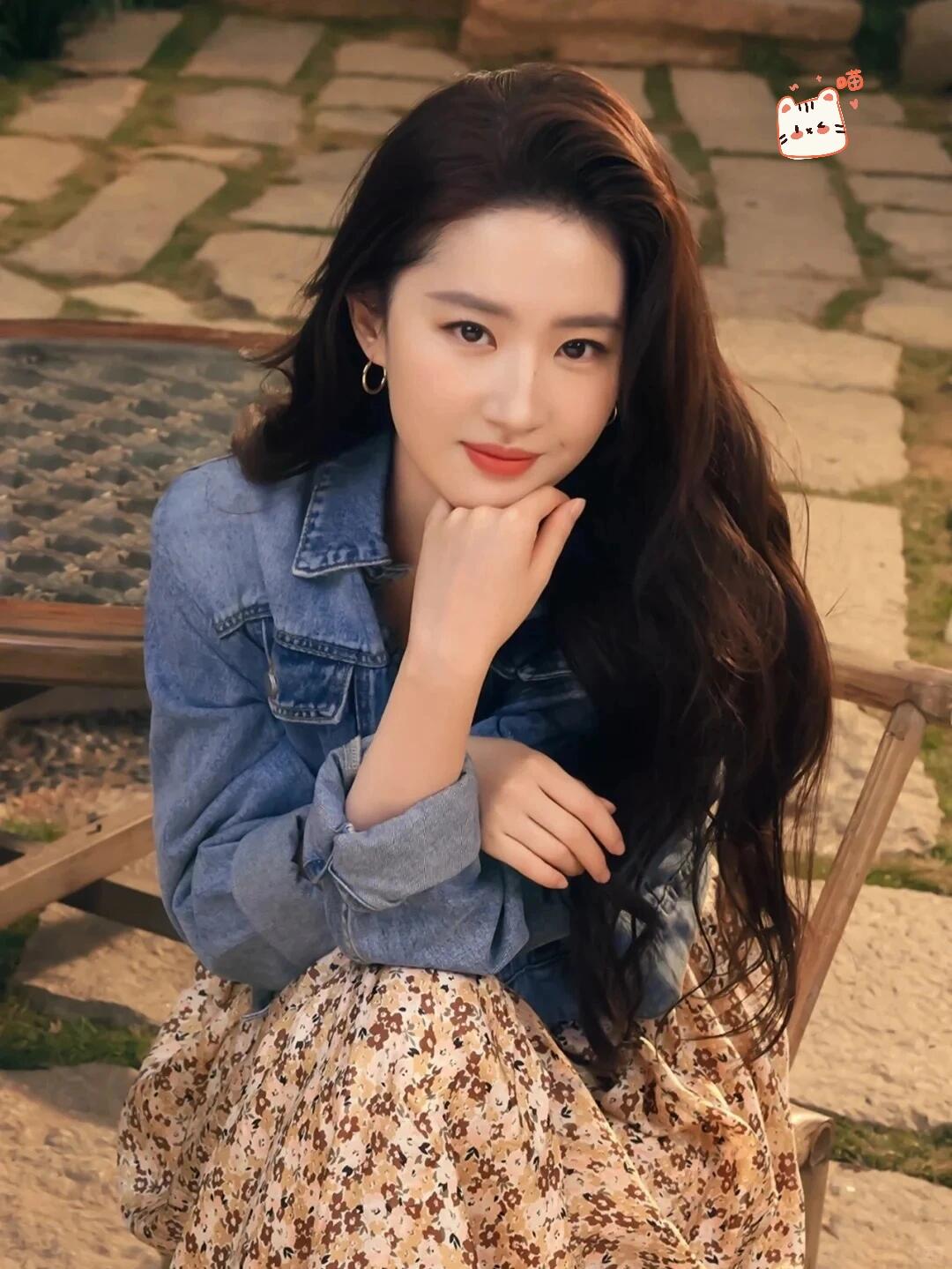 一觉睡醒，
全中国人民都知道了，
38岁刘亦菲，居然
给电影《阳光俱乐部》做了宣