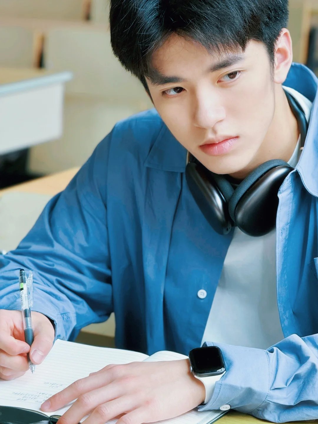 大学生误闯阶梯教室