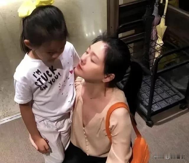 其实对一个母亲来说，如果有自己一天先走了，更希望家人能照顾好她的孩子。

但是这