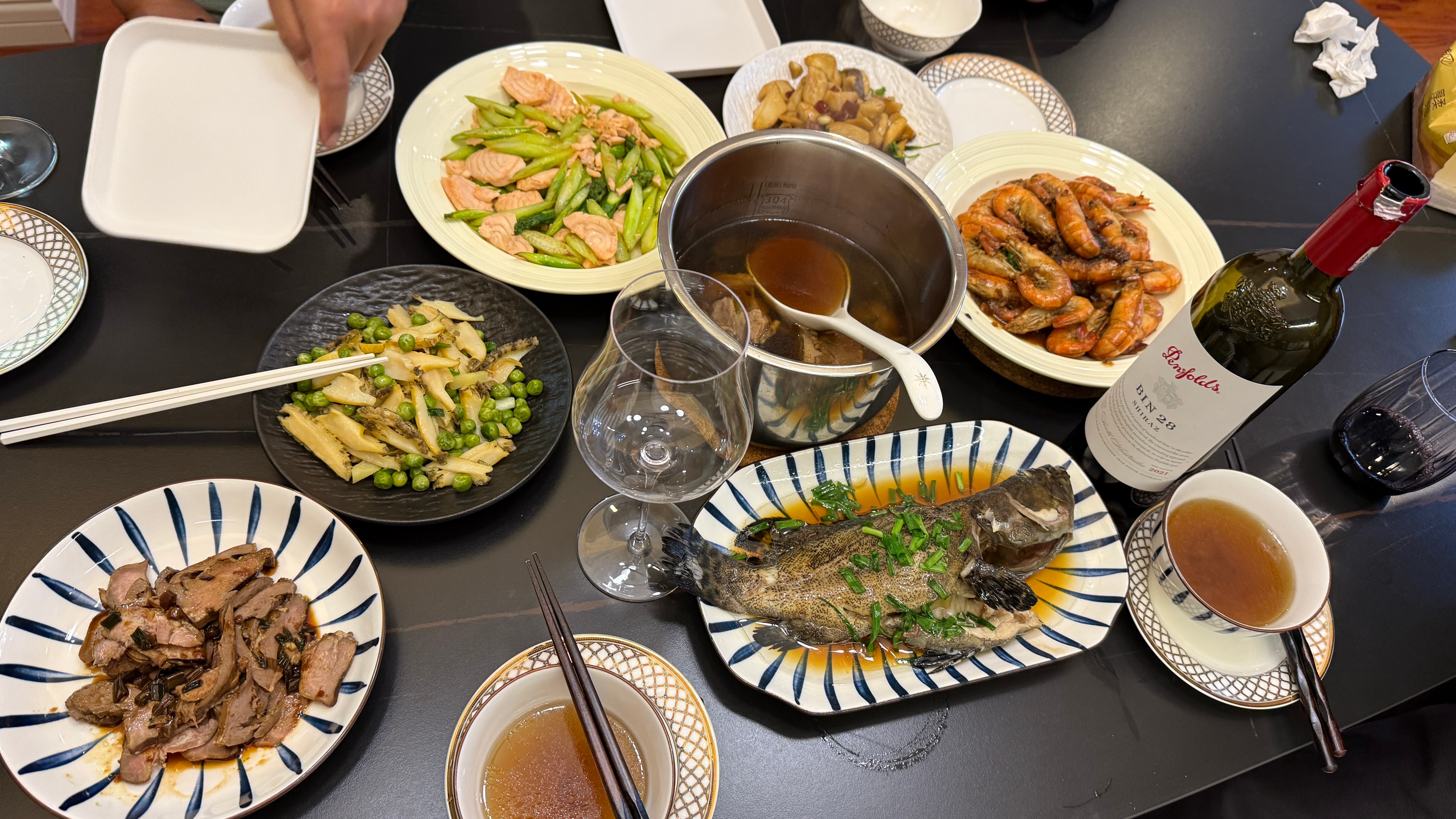 我今天做的菜比年夜饭还多 这个汤是肉骨茶 