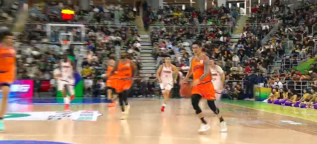 CBA俱乐部杯决赛上海男篮对阵山西男篮这场比赛，刘铮表现堪称惊艳。他替补出战29