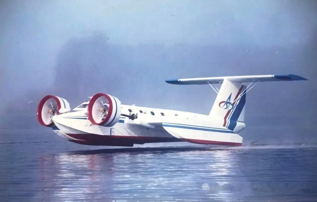 90年代末，宏图飞机制造厂研发的地效飞机在漳河试飞成功