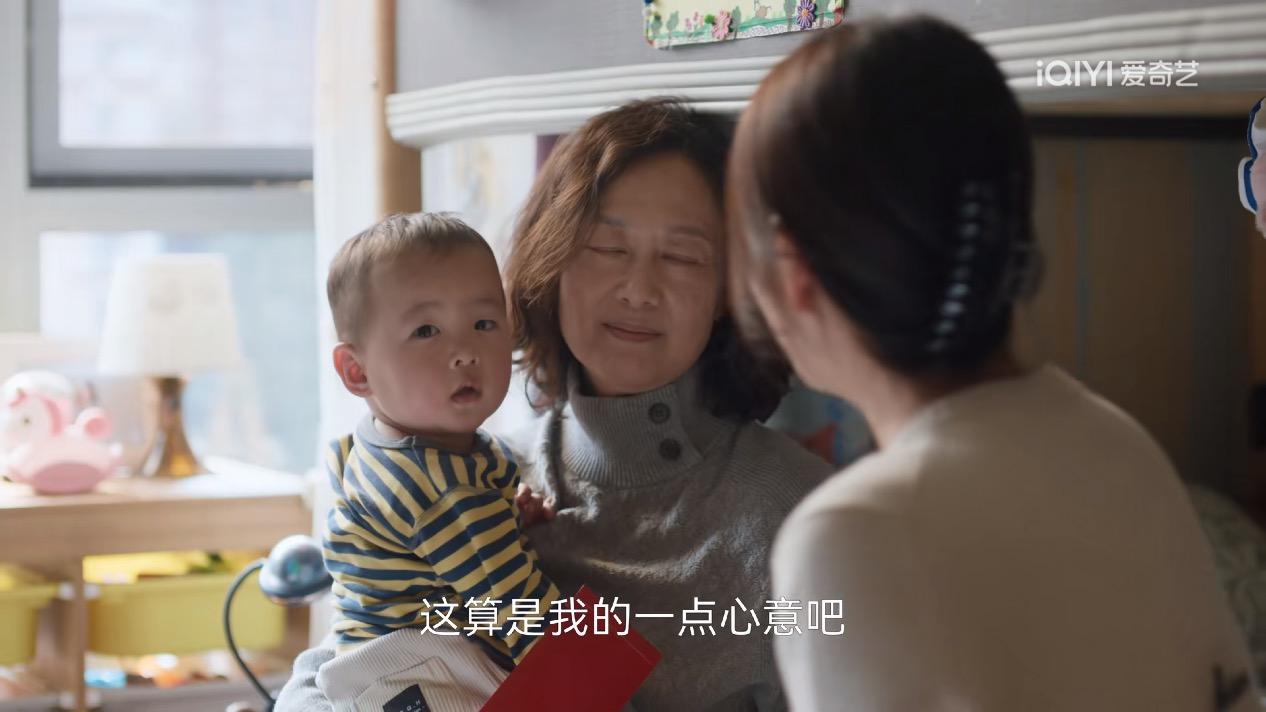 婆婆来帮忙带孩子，儿媳妇该给钱吗？

该给！

电视剧《凡人歌》中殷桃饰演的儿媳
