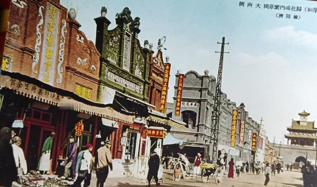 青城印记
这是20世纪四十年代前后拍摄的呼和浩特（当时叫厚和豪特）北门内街（今天
