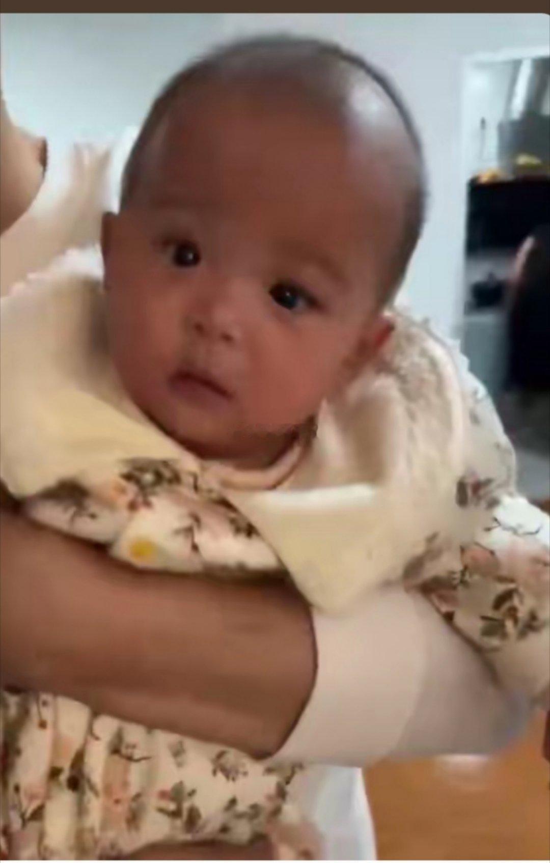 诗卓卓 2025年在微博上，最让我难忘的是浙江小洛洛的事。五个月大的她术后离世，