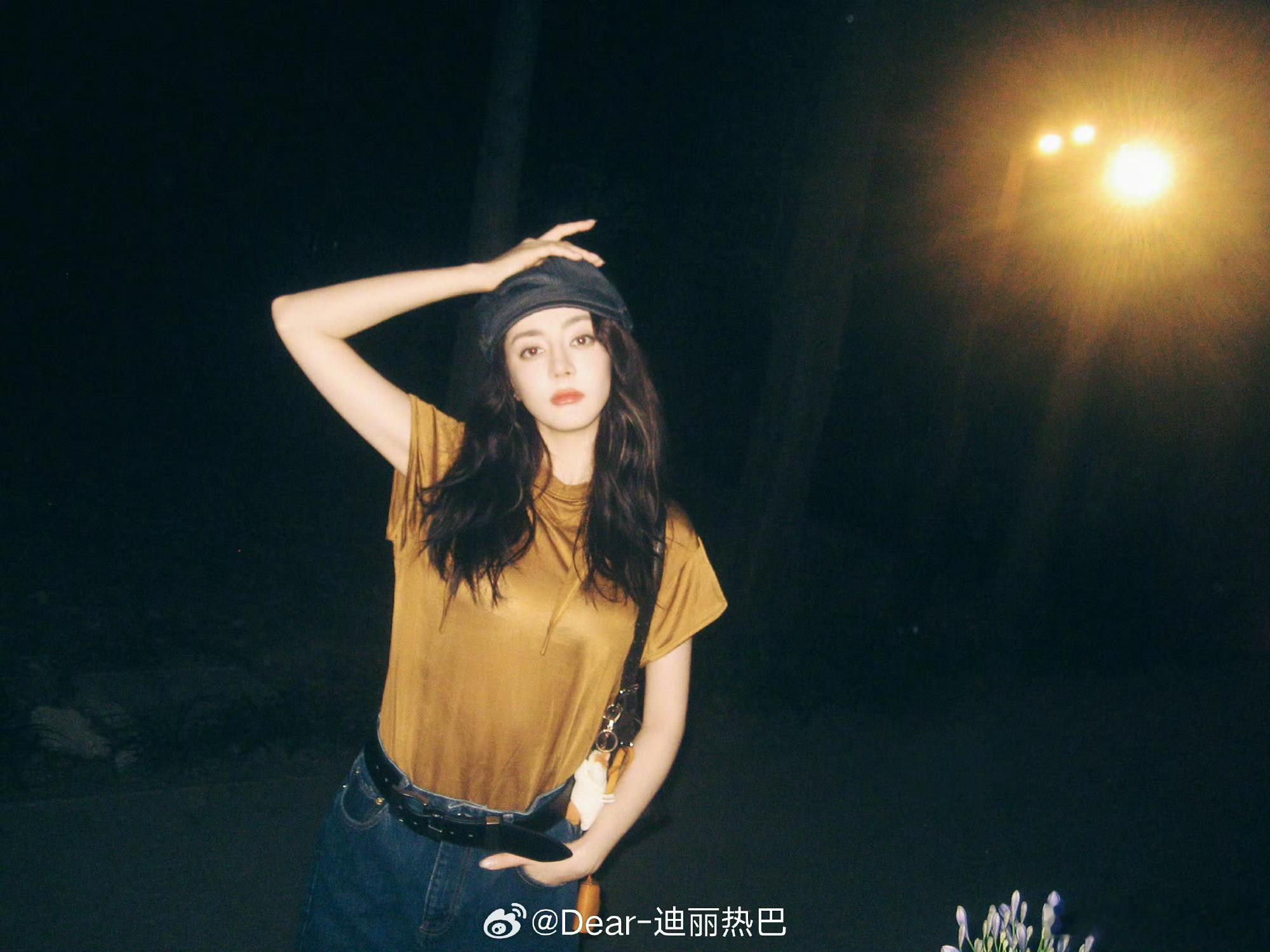 私服的迪丽热巴私服迪丽热巴迪丽热巴中秋节发博🥮热巴私服好美～ 脸好看怎么穿都好