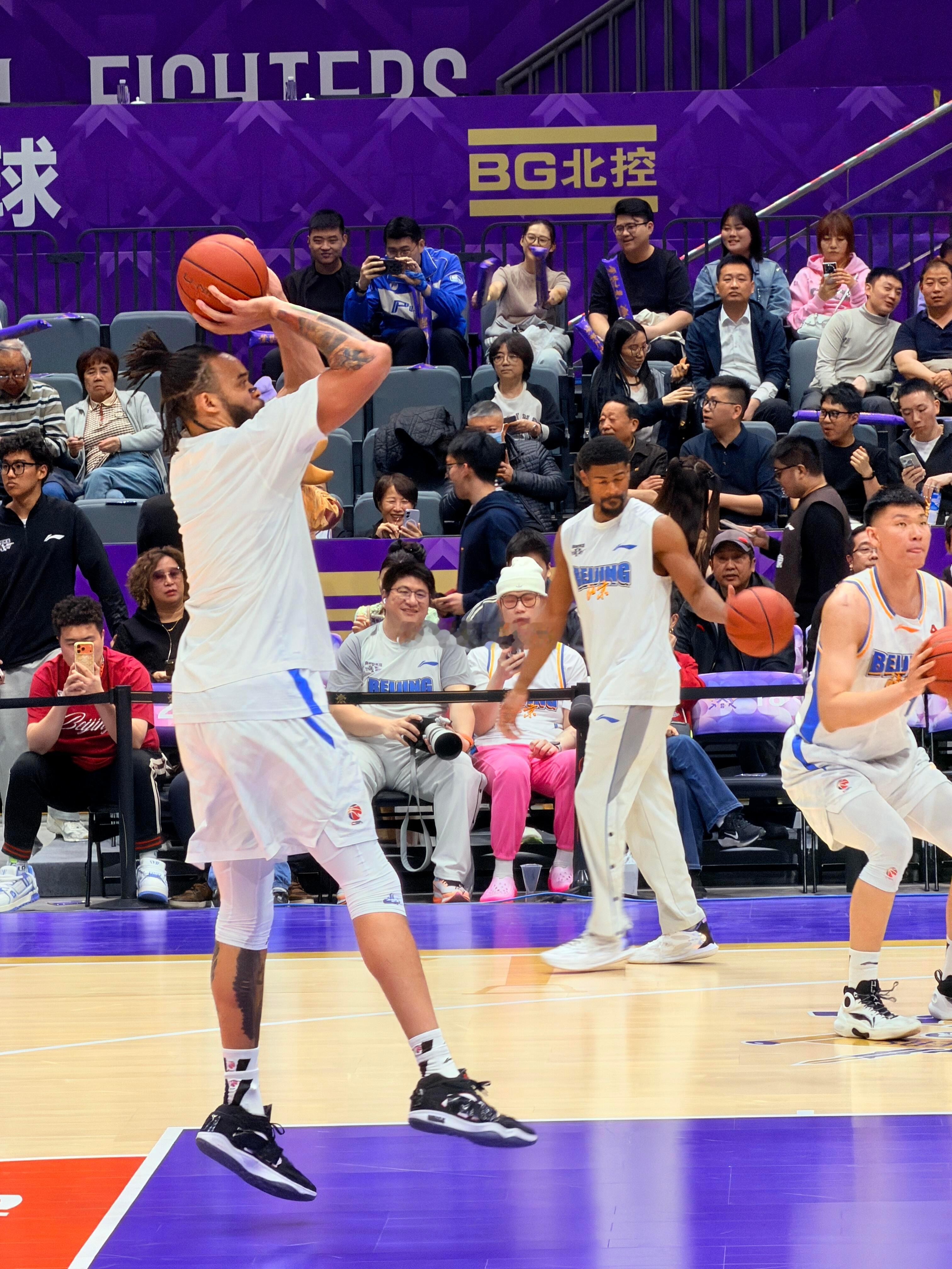 北京首钢北控男篮vs北京男篮 这是最没有悬念的一次“北京德比”。首钢队几乎全场领