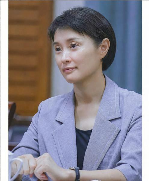 54岁无婚无娃被骂命苦，她说出这句话全网沉默

 
 54岁无婚无娃被骂命苦，她