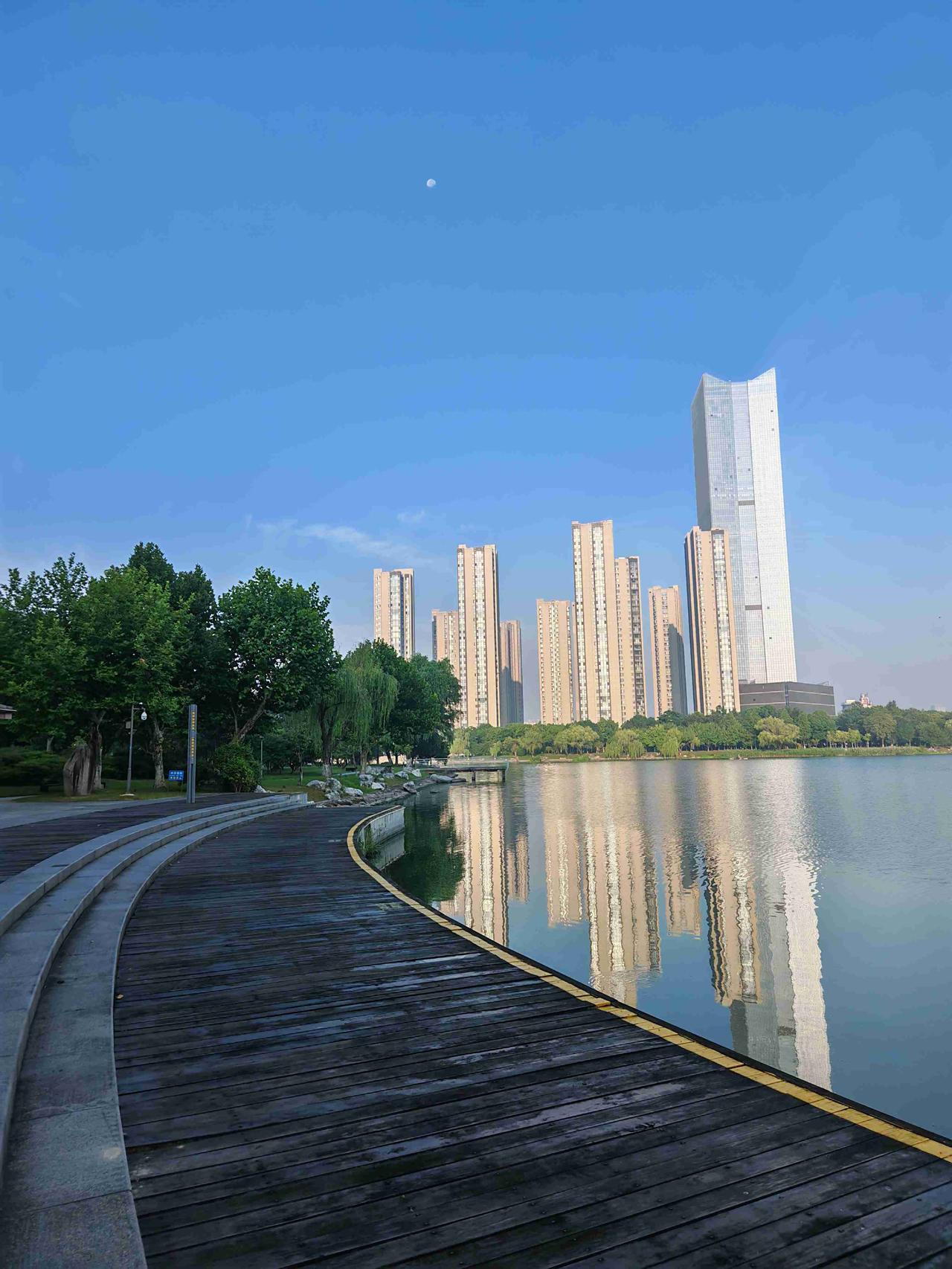 我的今日状态：🏃‍➡️运动
我这里的天气：☀️晴天