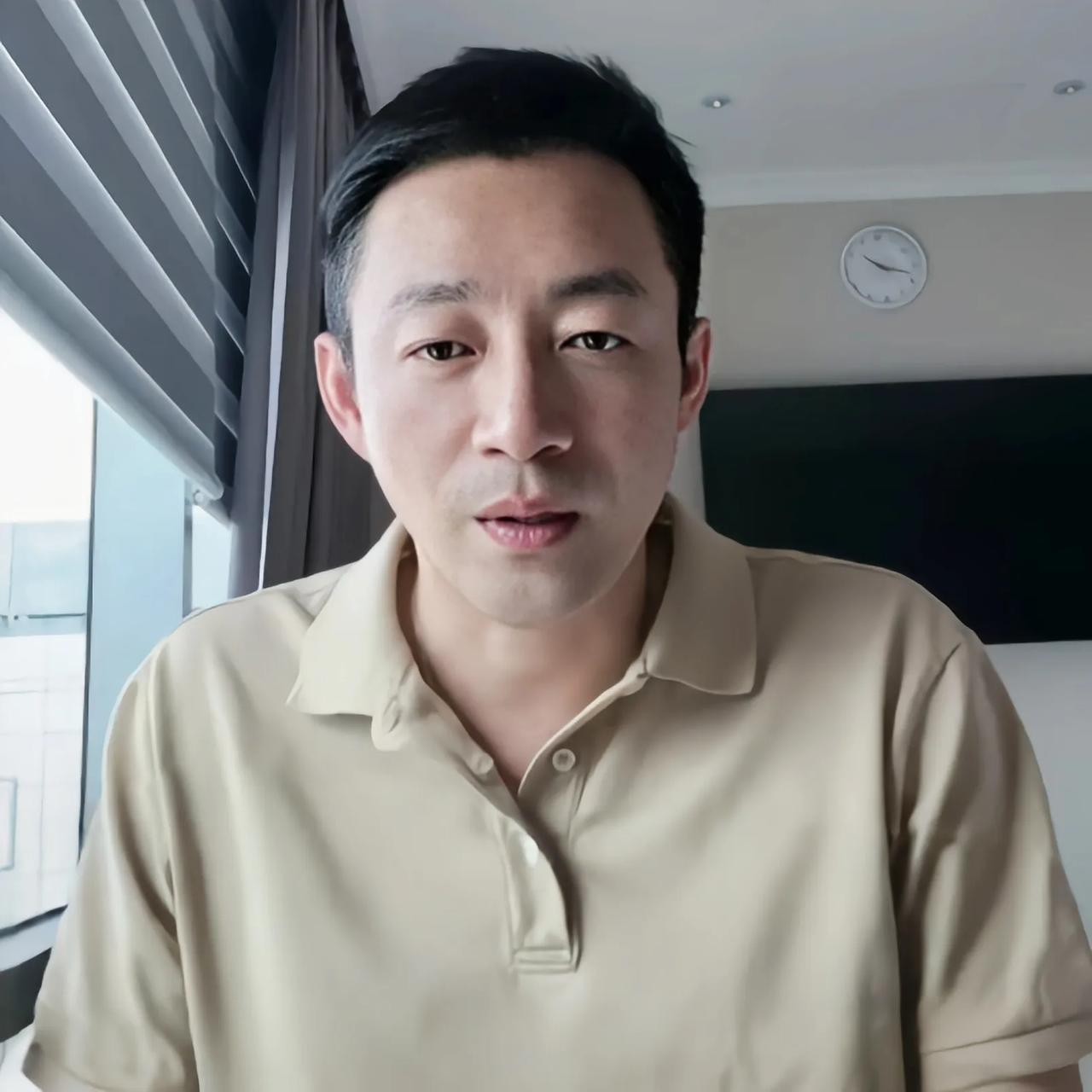 儿不嫌母丑，汪小菲直播语气变委婉，他终于明白母亲的不易了

直播间里，小菲总今天