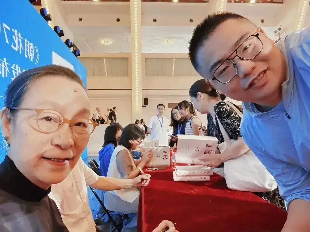 71岁，被冤枉30年。

奚美娟不辩解一个字。

当年说她婚内出轨生子，传得有鼻