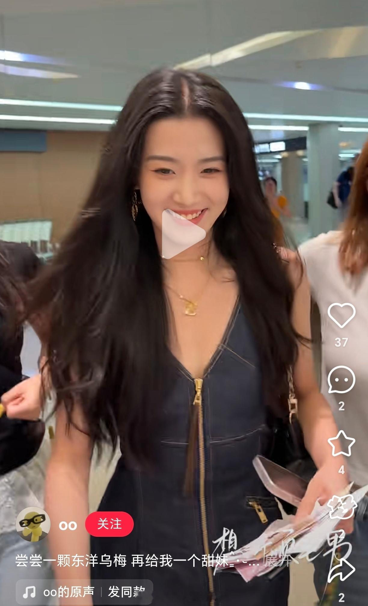 刷到视频，随便暂停了一下，美成这样了 ​​​