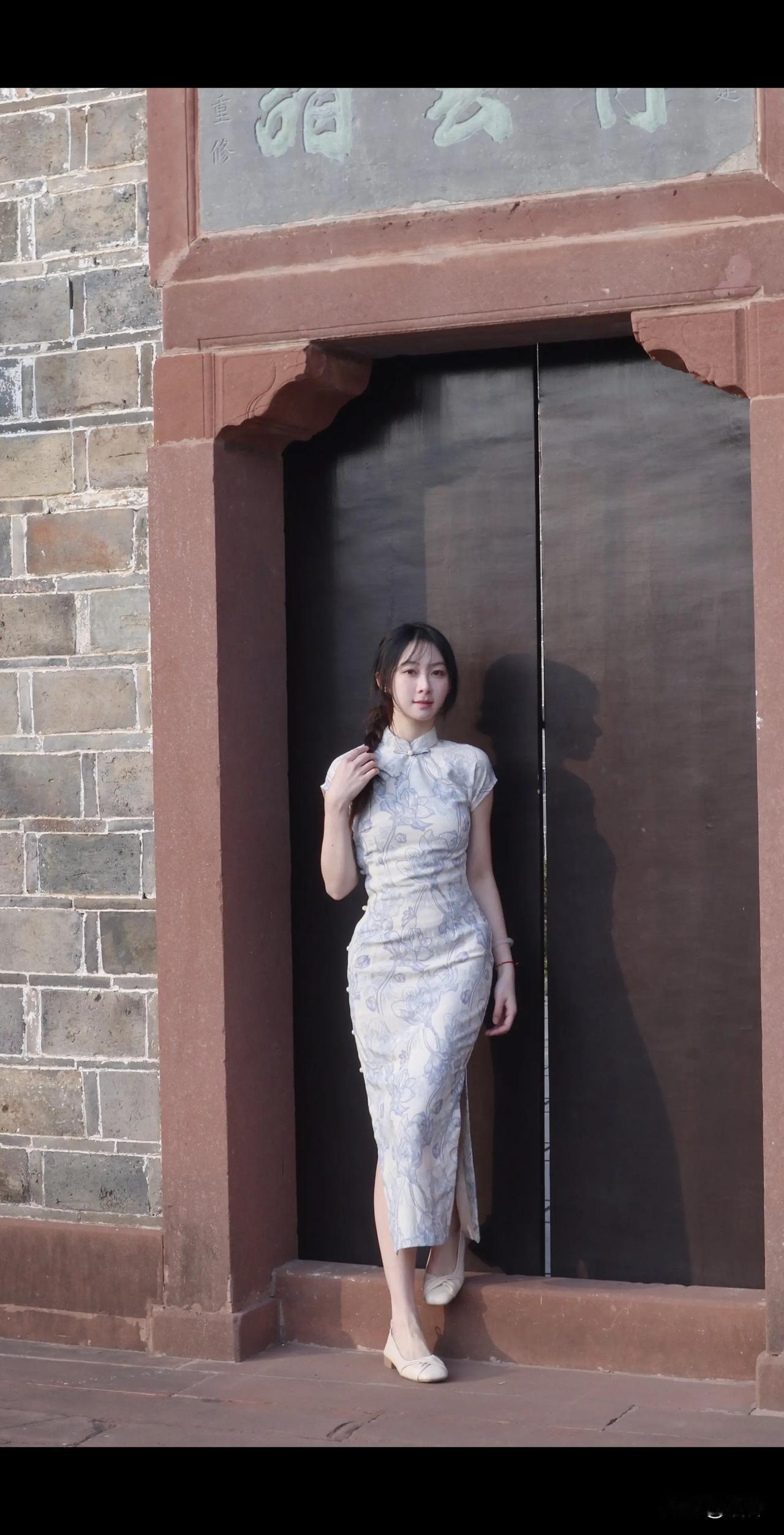 我永无悔，
刻永世爱你的碑。
纪念碑刻 爱意成碑 永记的誓言 永刻在我心里 烈士