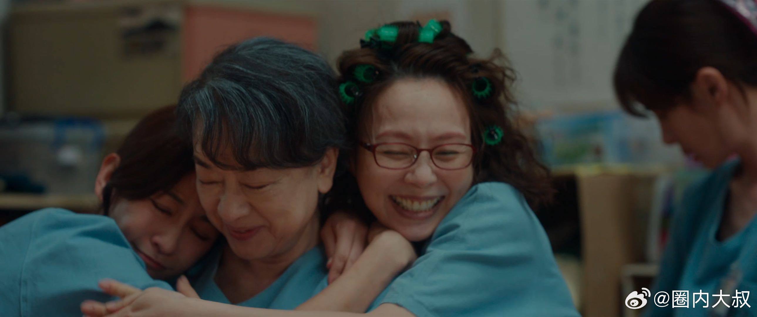 阳光女子合唱团好哭阳光女子合唱团好哭的女子群像 坦诚呈现低谷女性的柔软与坚韧，不