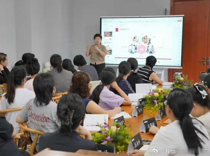 天台企业家反哺家乡，以电商培训赋能群众、以产业帮扶提升农产品价值，让“乡贤力”转